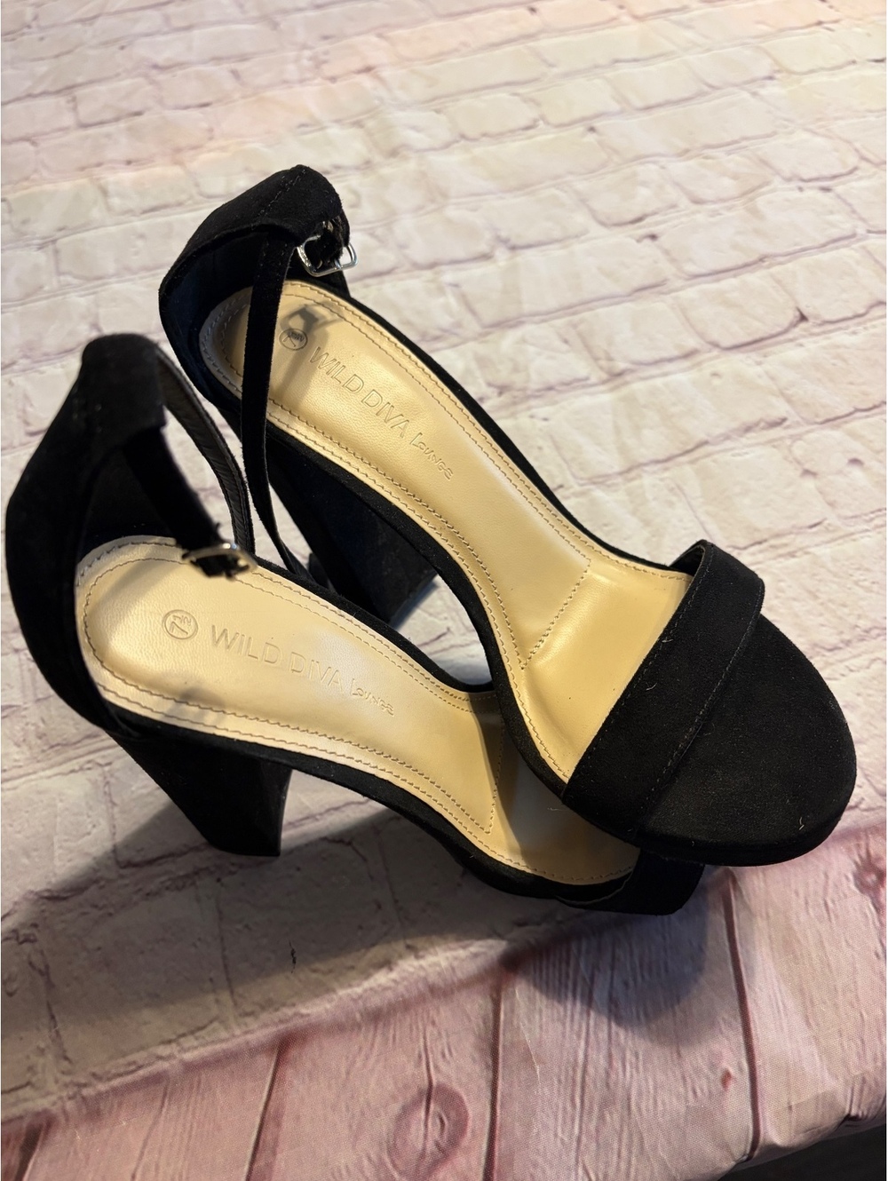 Wild Diva Women's Black Suede Block Heel Sandals 7.5